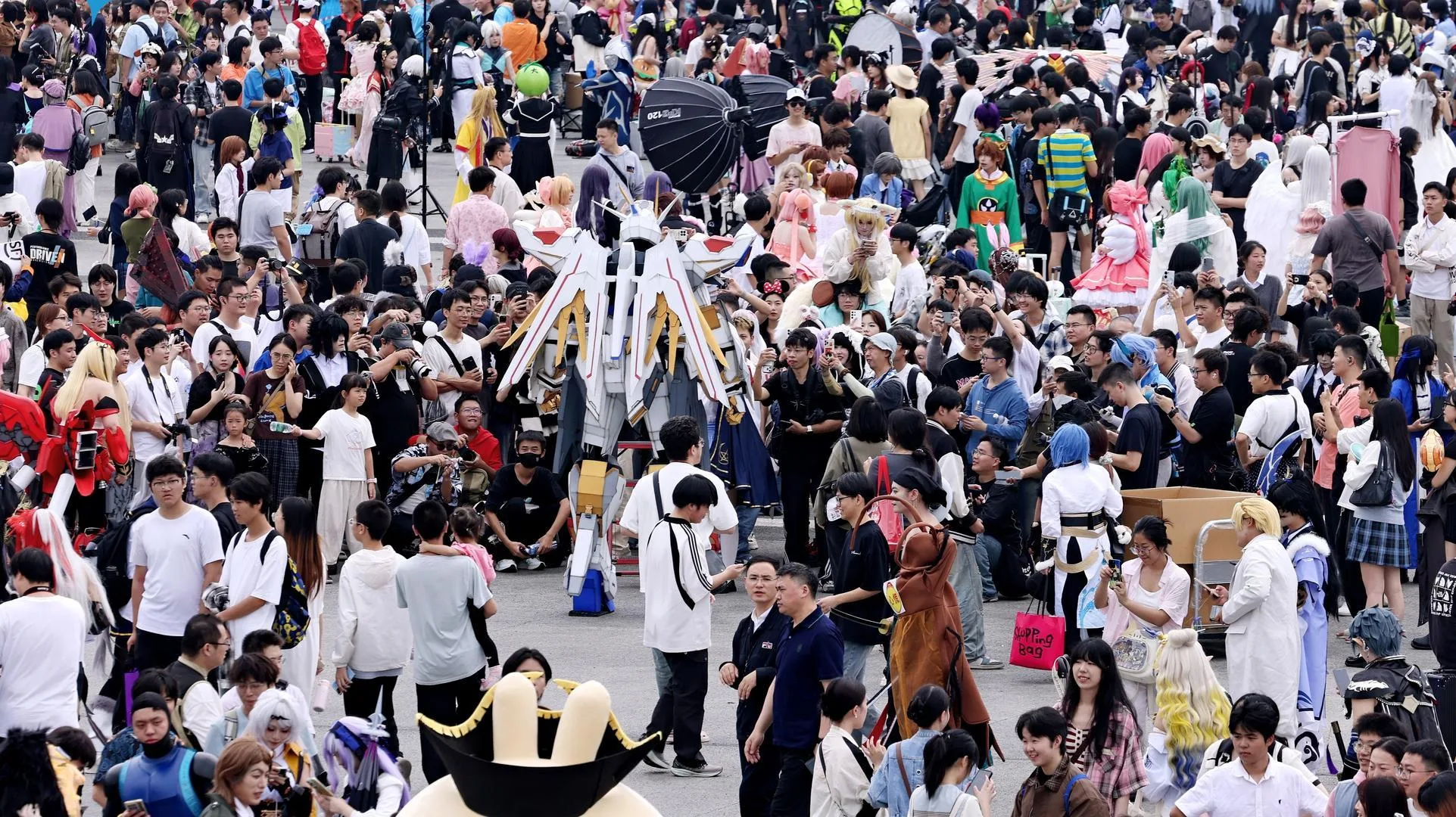 上海动漫嘉年华展会现场——五一吃瓜网本地动漫展览